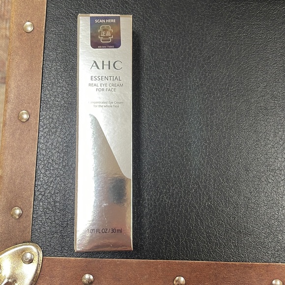 AHC ESSENTIAL Real Eye Cream - Picture 2 of 4